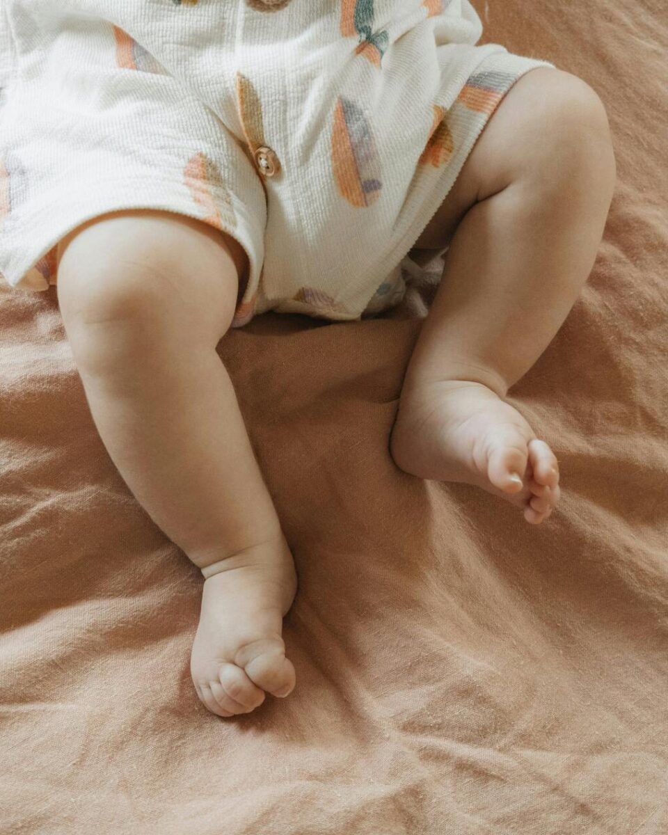 Kako prepoznati i ublažiti grčeve kod bebe?