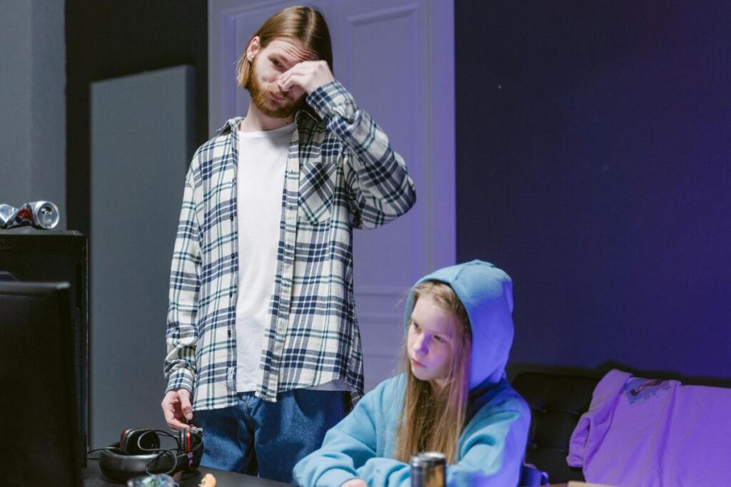 Zabrinuti mladić i tinejdžerica.