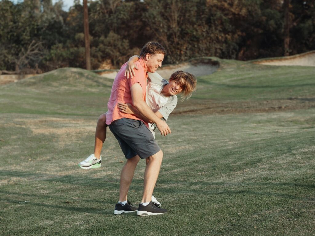 Otca i sin na livadi