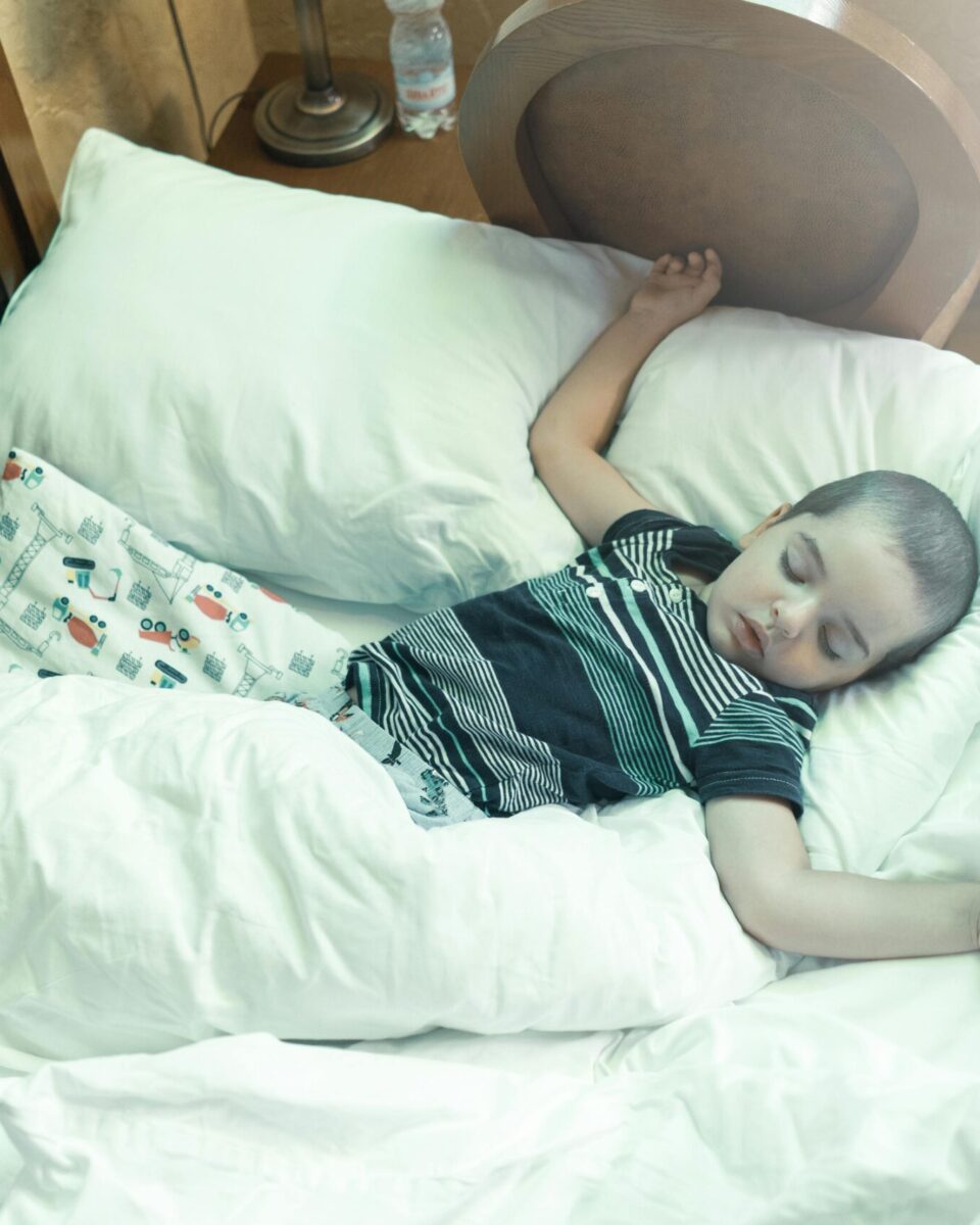 Noćno mokrenje: što ga uzrokuje i kako pomoći djetetu?