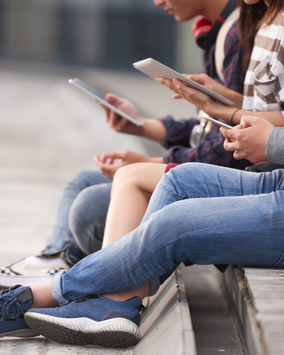 Digitalni rječnik za roditelje: goat, ghosting, brainrot… Znate li uopće što vam dijete govori?