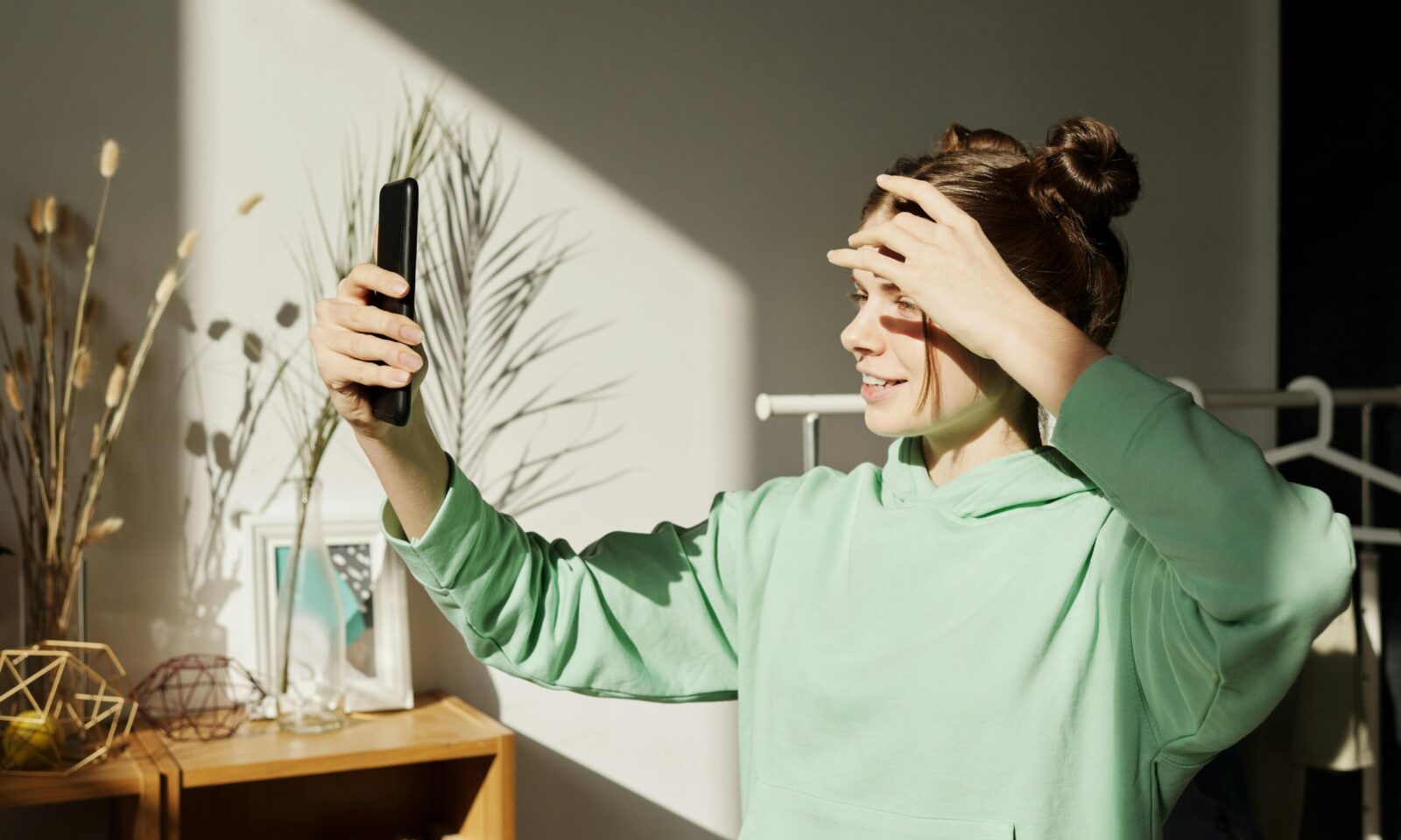 Tinejdžerica se fotografira