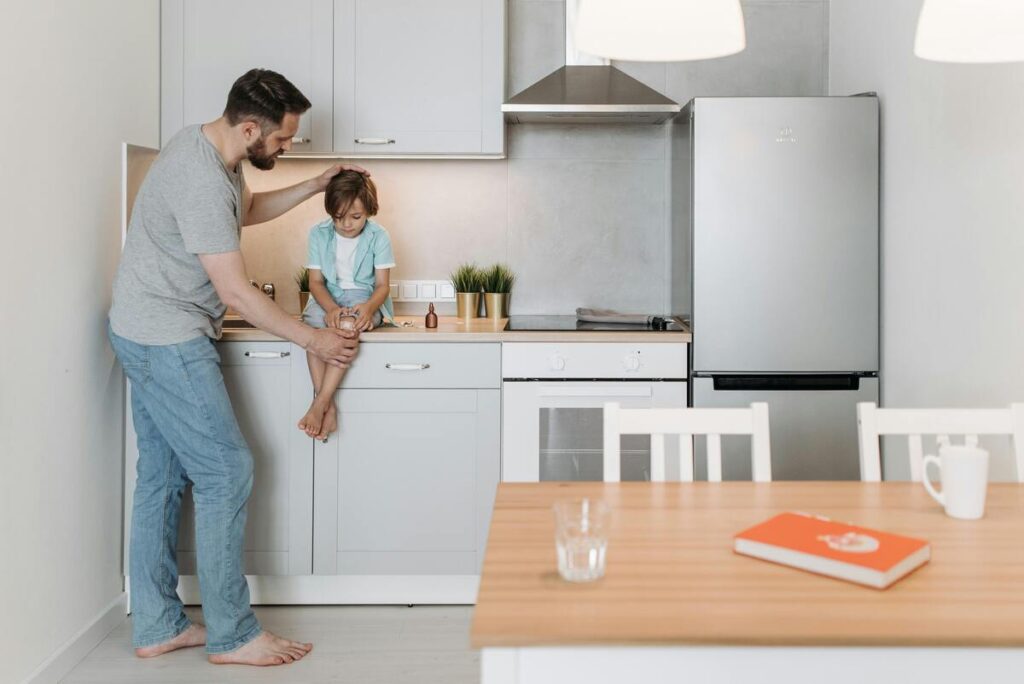 Otac sinu pojašnjava kako se opustiti prije stomatološkog pregleda