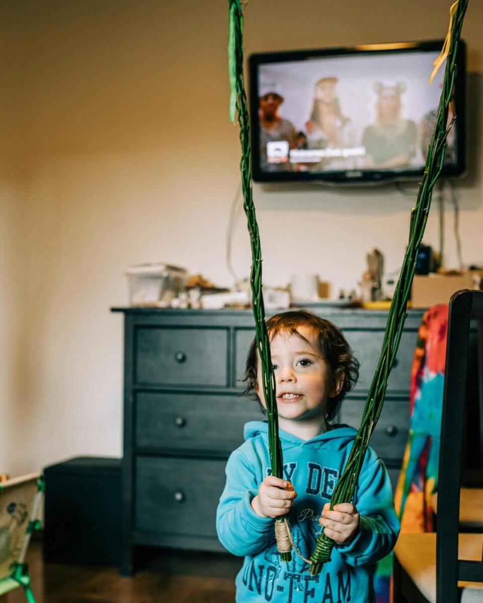 Nevidljivo vrijeme pred ekranima: kako pozadinski sadržaj utječe na djecu?