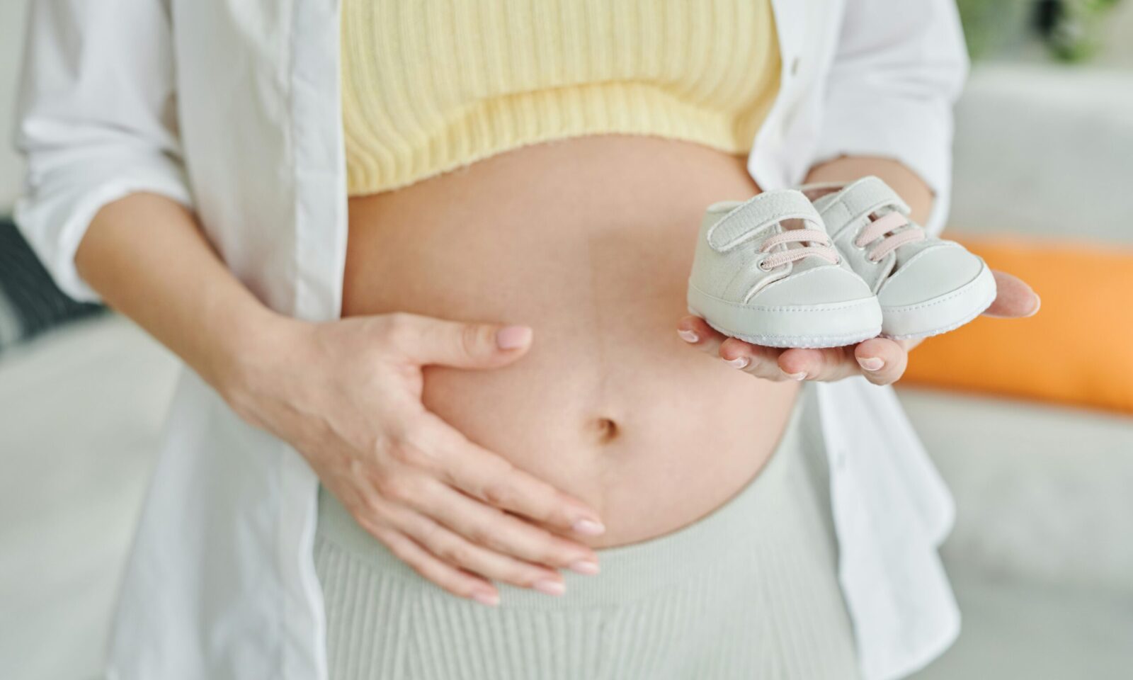 Trudnica i dječje cipelice