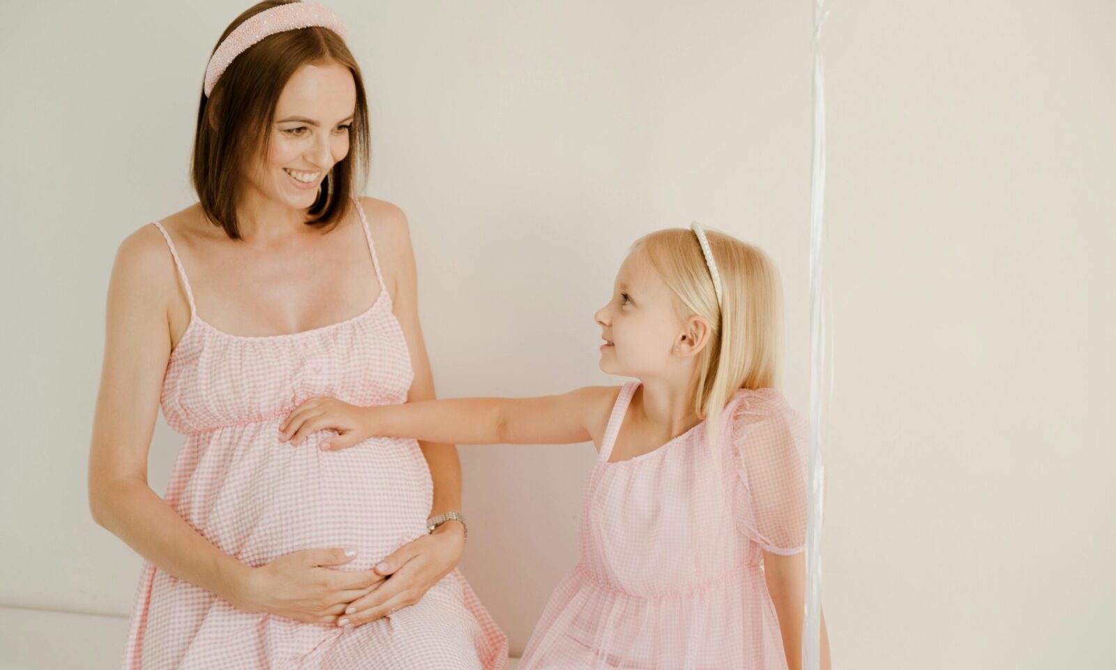 Trudna majka i djevojčica