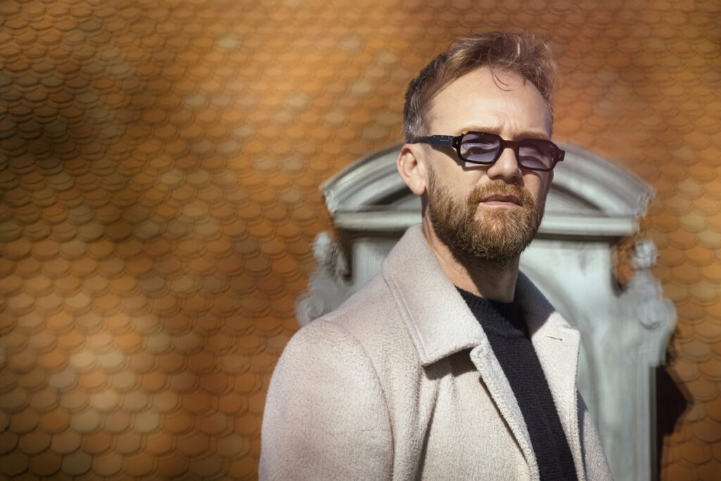 Pjevač i radijski voditelj Saša Lozar