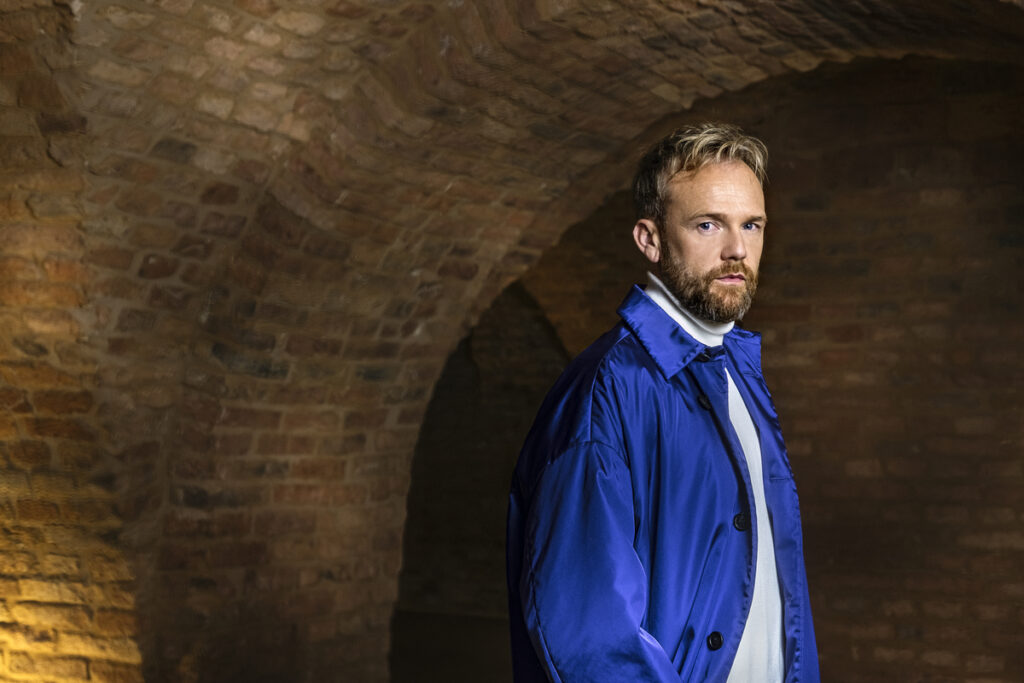 Saša Lozar, radijski voditelj i pjevač