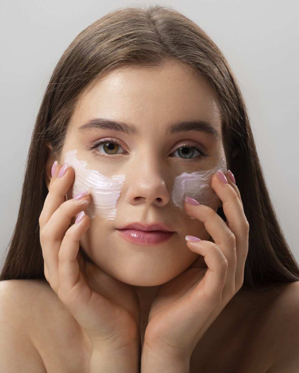 Je li oralna terapija za akne sigurna za tinejdžere? Evo što kaže dermatologinja