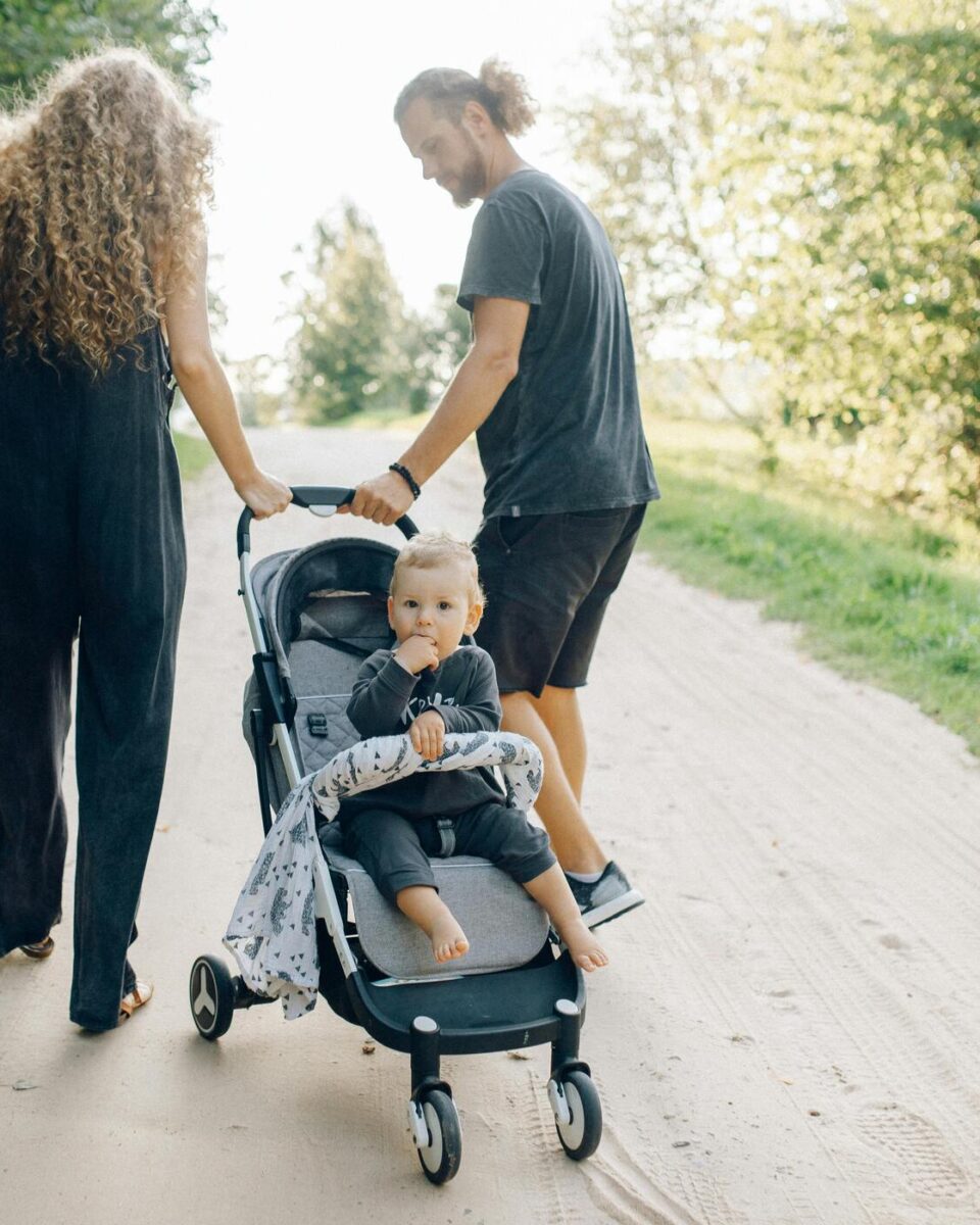 Istražili smo: što uvijek trebate imati u torbi za šetnju s djetetom?