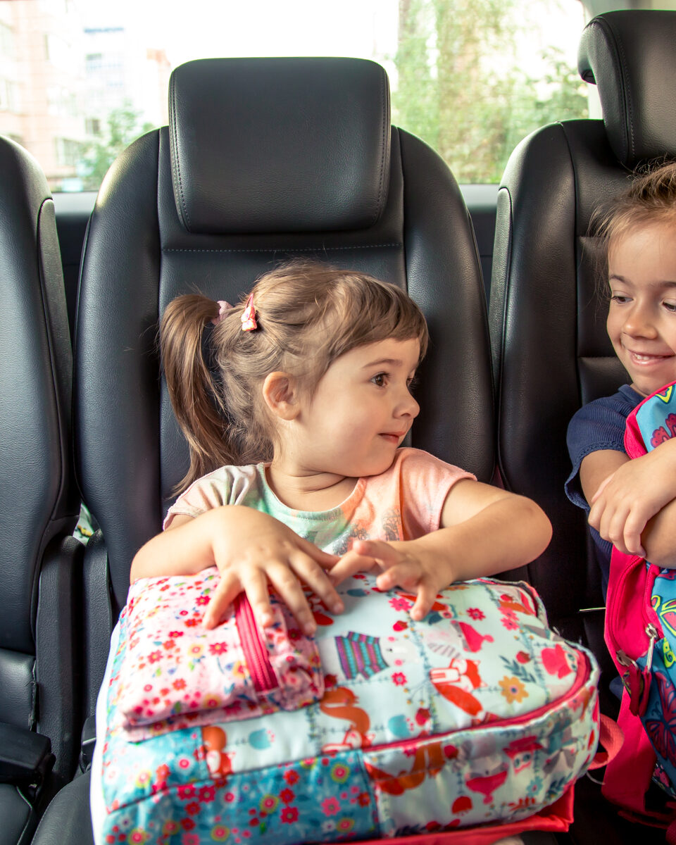 Kako zabaviti dijete u autu?