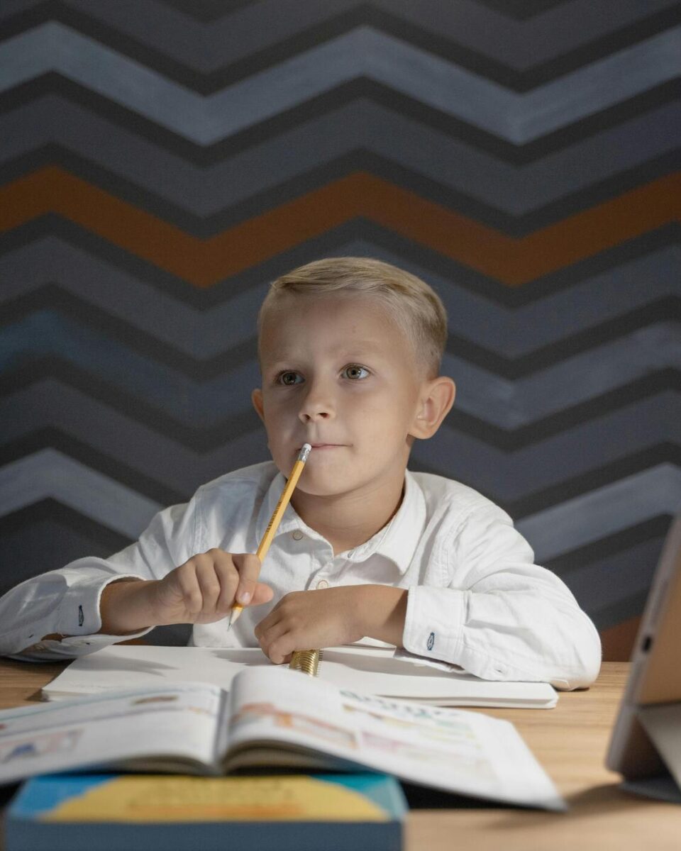 Mijenja li umjetna inteligencija način na koji djeca uče?