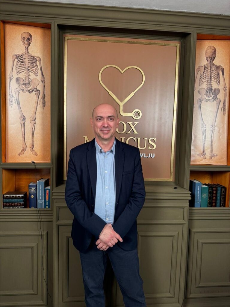 Dr. Polovina
