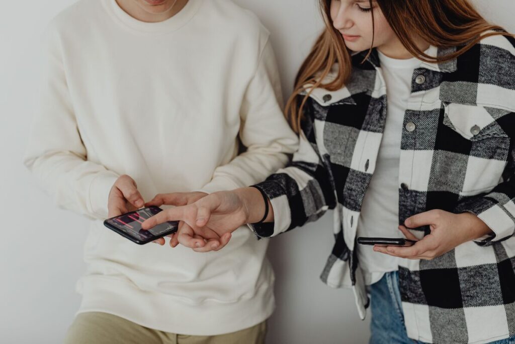 Tinejdžeri narućuju nešto online